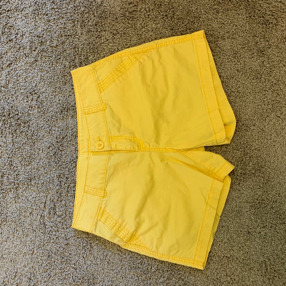 Size 9/10 woman’s Yellow Maurices shorts